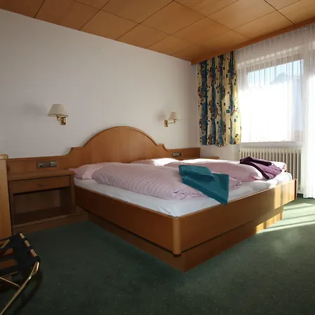 Fruehstueckspension Christina Πανσιόν Tux