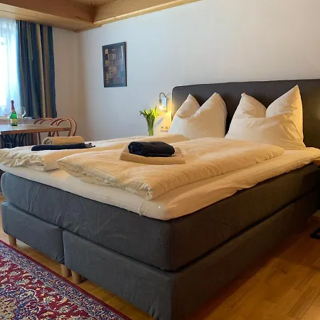 Konukevi Fruehstueckspension Christina 3*