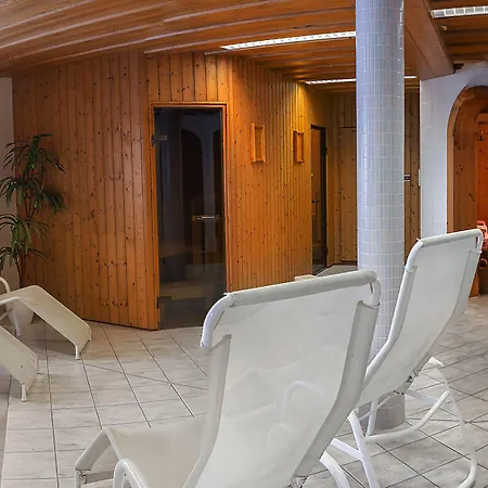 Konukevi Fruehstueckspension Christina Tux