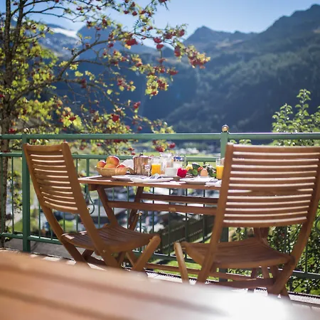 Konukevi Fruehstueckspension Christina Tux