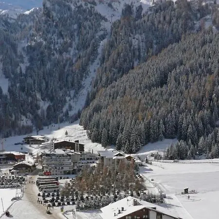 Konukevi Fruehstueckspension Christina 3*