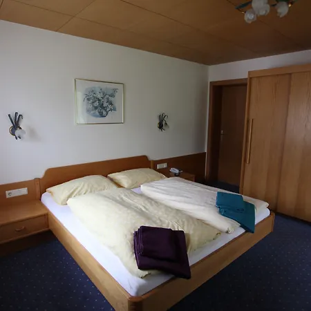 Fruehstueckspension Christina Affittacamere Tux